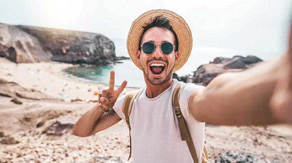 Hands-free-selfie_01