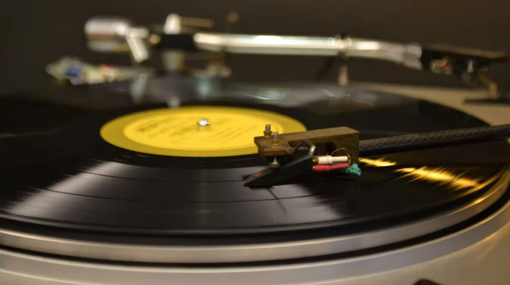How-to-set-up-a-record-player_03