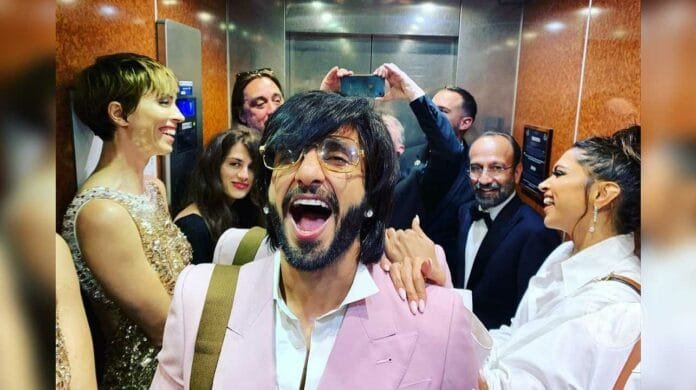 Deepika Ranveer Mirror Selfie