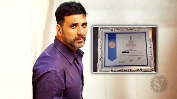 Akshay receives Samman Patra