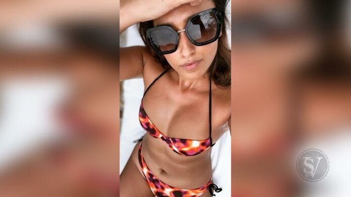 ileana in Bikini