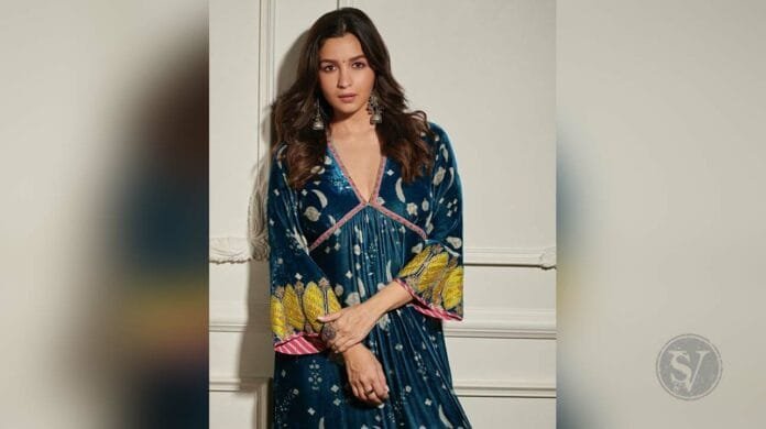 Alia in blue kaftan