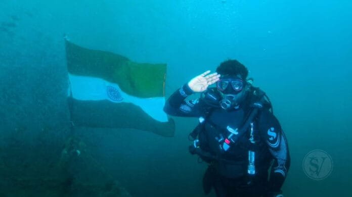 Under Water Tricolour Hosting