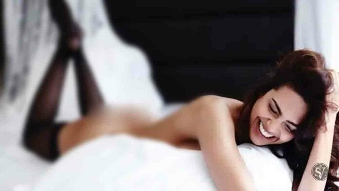 Esha Gupta Bold Pictures