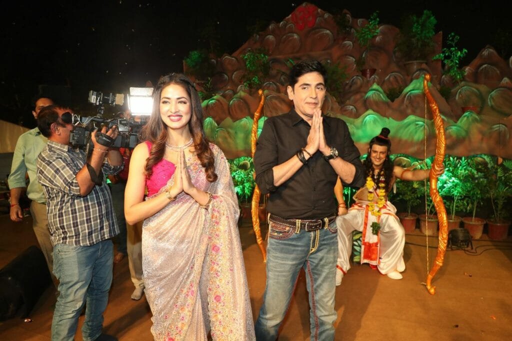 Bhabiji-Ghar-Pe-Hai-Asif-sheikh-and-Vidisha-Srivastava-in-Prayer